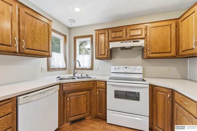 14010 S 35th Street, Bellevue, NE 68123