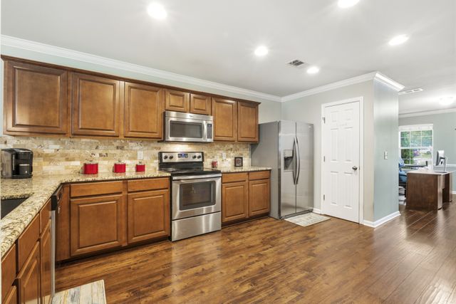 1011 Benwick Rd, Hendersonville, TN 37075