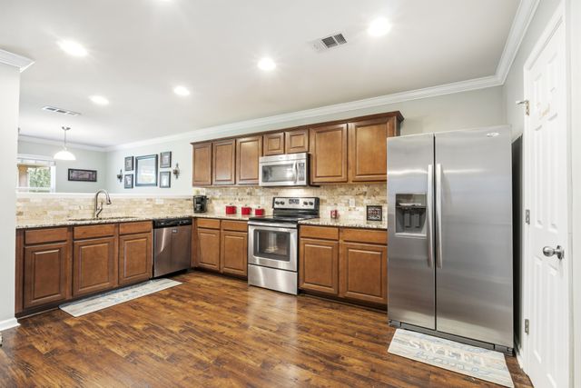 1011 Benwick Rd, Hendersonville, TN 37075