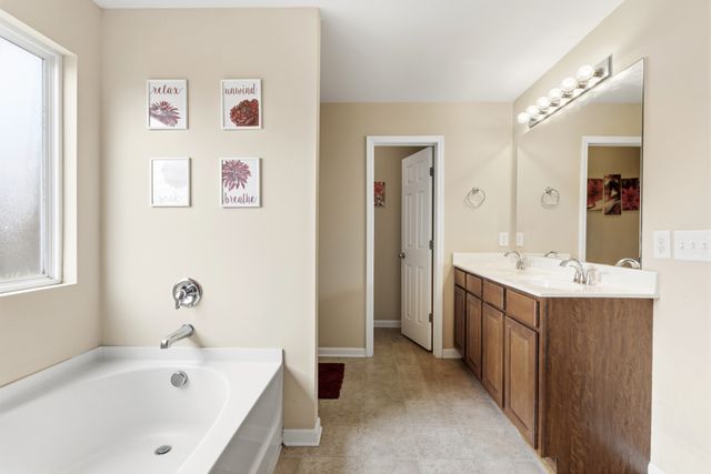 1011 Benwick Rd, Hendersonville, TN 37075