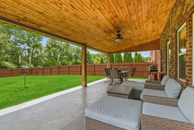 1011 Benwick Rd, Hendersonville, TN 37075