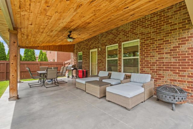 1011 Benwick Rd, Hendersonville, TN 37075