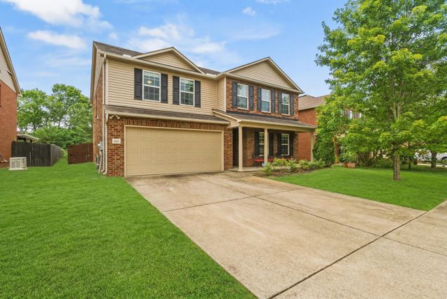 1011 Benwick Rd, Hendersonville, TN 37075