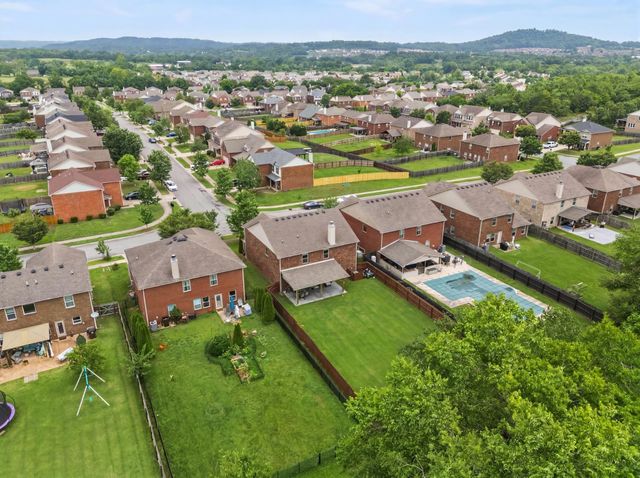 1011 Benwick Rd, Hendersonville, TN 37075