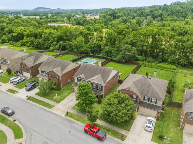 1011 Benwick Rd, Hendersonville, TN 37075