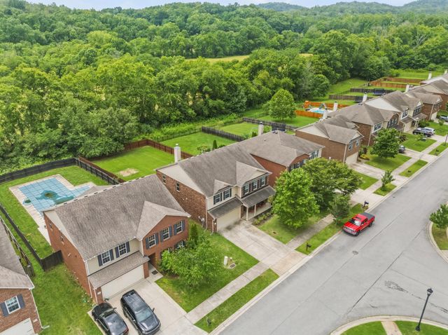 1011 Benwick Rd, Hendersonville, TN 37075