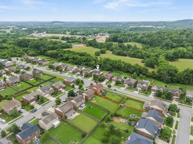 1011 Benwick Rd, Hendersonville, TN 37075
