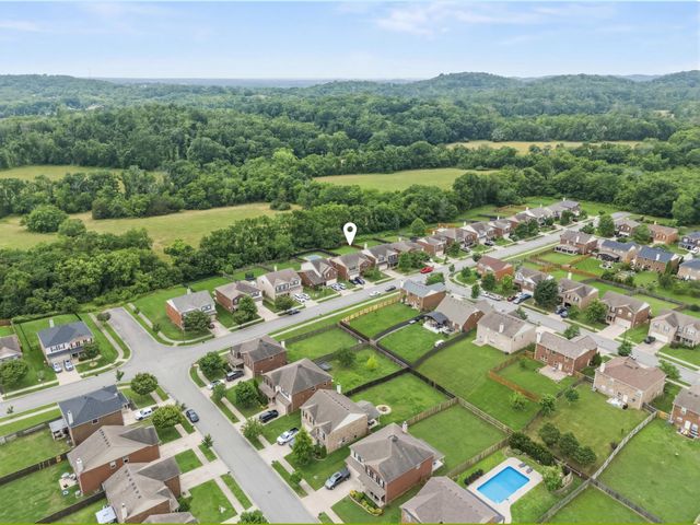 1011 Benwick Rd, Hendersonville, TN 37075