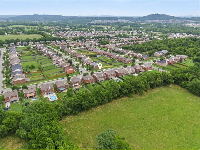 1011 Benwick Rd, Hendersonville, TN 37075