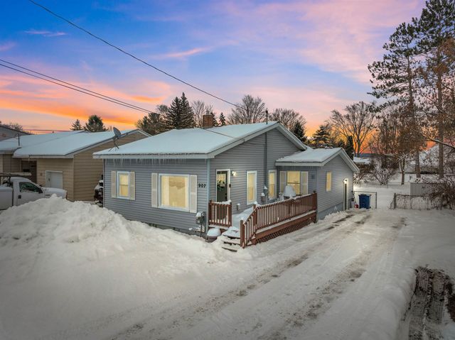 907 Chestnut Street, Cadillac, MI 49601