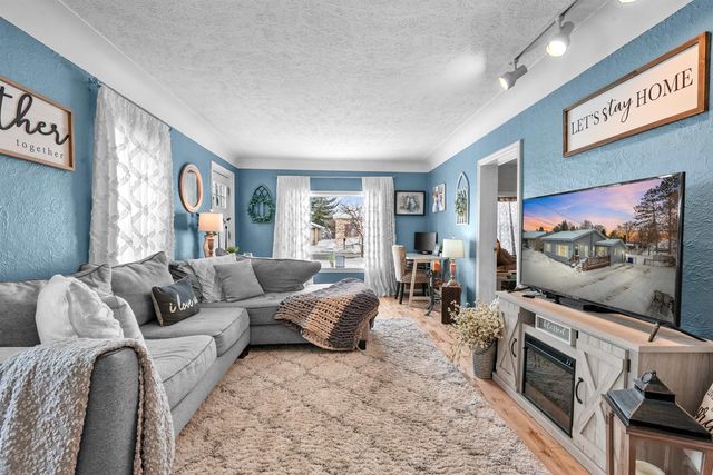 907 Chestnut Street, Cadillac, MI 49601