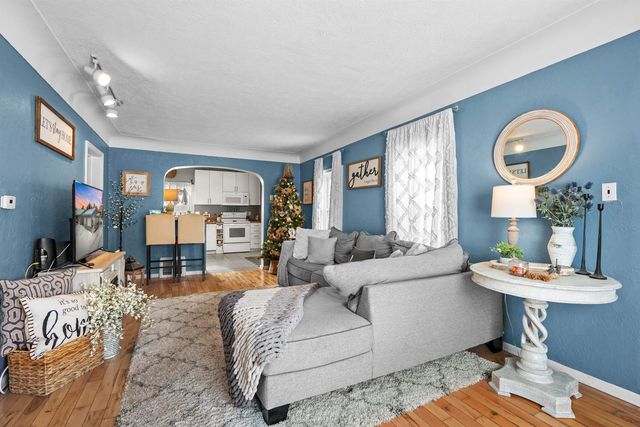 907 Chestnut Street, Cadillac, MI 49601