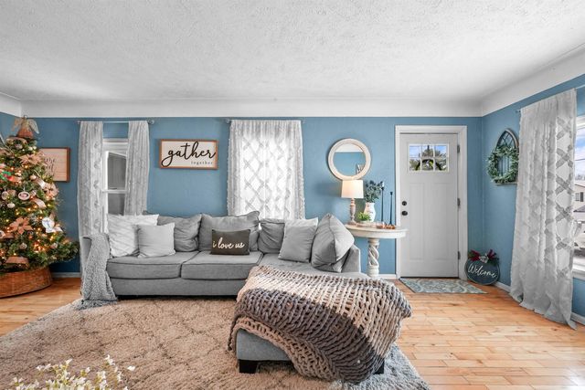 907 Chestnut Street, Cadillac, MI 49601