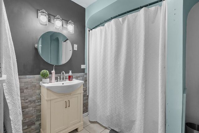 907 Chestnut Street, Cadillac, MI 49601