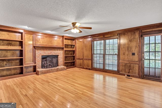 230 Mapledale Trail, Sharpsburg, GA 30277