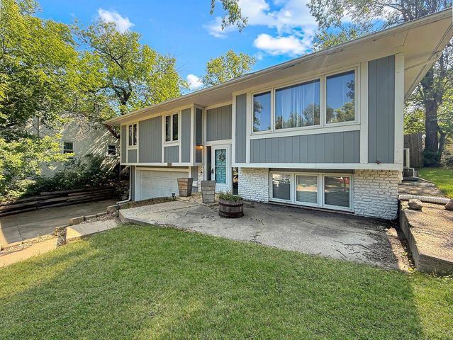 326 9th Ave SE, Minot, ND 58701