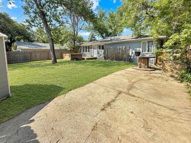 326 9th Ave SE, Minot, ND 58701