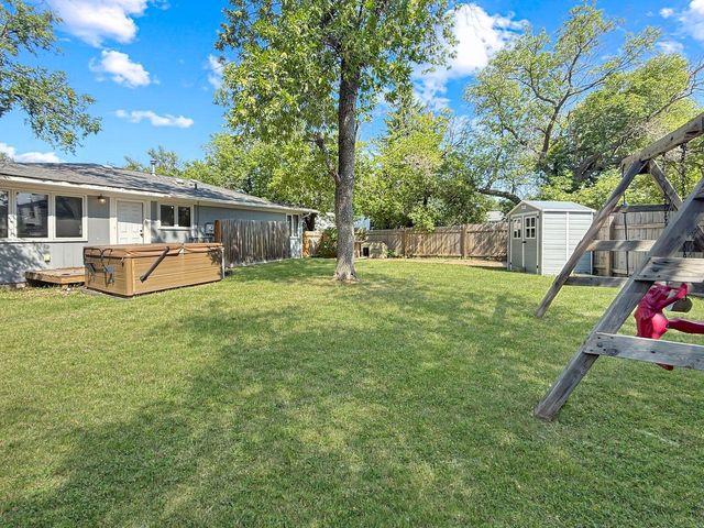 326 9th Ave SE, Minot, ND 58701