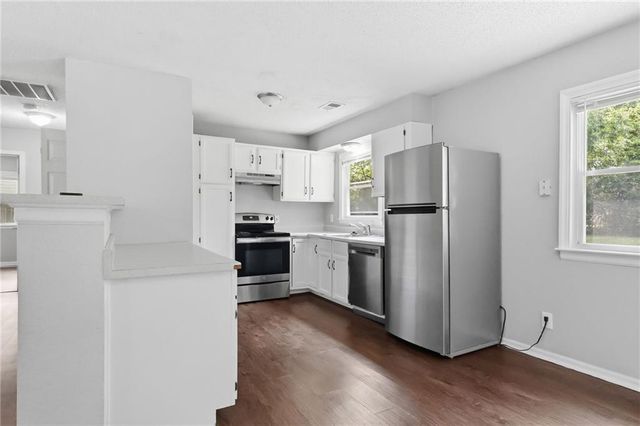 8338 Santa Fe Lane, Overland Park, KS 66212