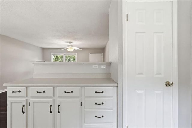 8338 Santa Fe Lane, Overland Park, KS 66212