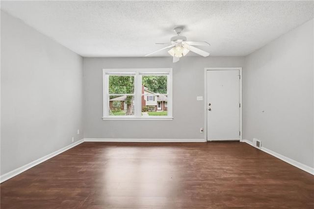 8338 Santa Fe Lane, Overland Park, KS 66212