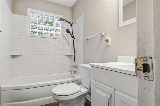 8338 Santa Fe Lane, Overland Park, KS 66212