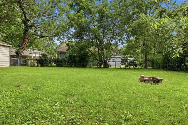 8338 Santa Fe Lane, Overland Park, KS 66212