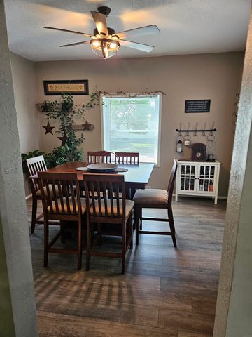 106 7th Ave NW, Oelwein, IA 50662