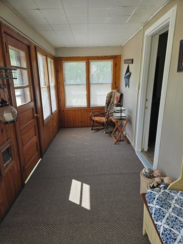 106 7th Ave NW, Oelwein, IA 50662