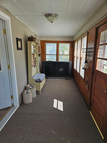 106 7th Ave NW, Oelwein, IA 50662