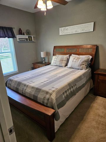 106 7th Ave NW, Oelwein, IA 50662