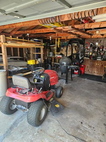 106 7th Ave NW, Oelwein, IA 50662