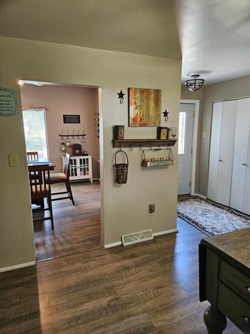 106 7th Ave NW, Oelwein, IA 50662