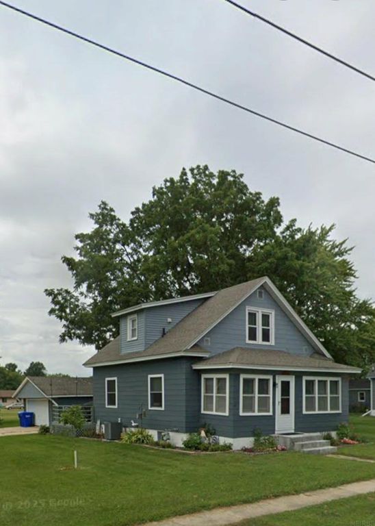 106 7th Ave NW, Oelwein, IA 50662