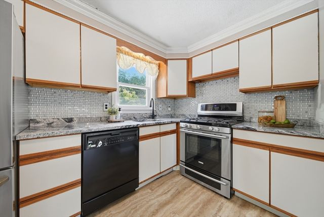 55 Burnham Rd, Billerica, MA 01862