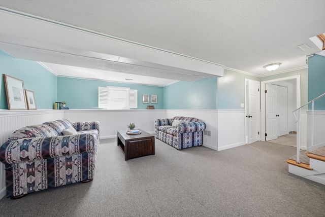 55 Burnham Rd, Billerica, MA 01862