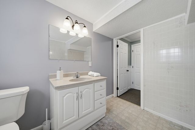 55 Burnham Rd, Billerica, MA 01862