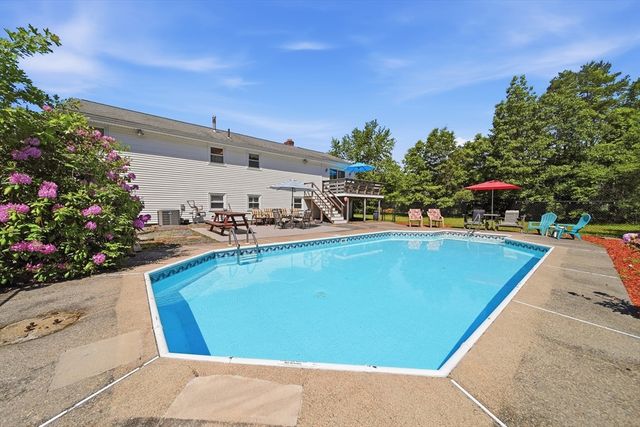 55 Burnham Rd, Billerica, MA 01862