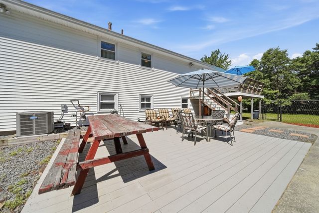 55 Burnham Rd, Billerica, MA 01862