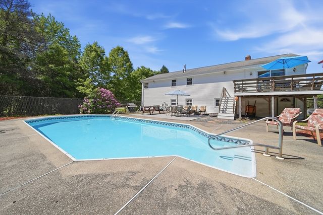 55 Burnham Rd, Billerica, MA 01862