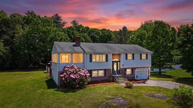 55 Burnham Rd, Billerica, MA 01862