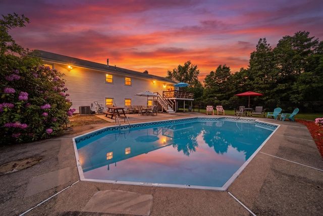 55 Burnham Rd, Billerica, MA 01862
