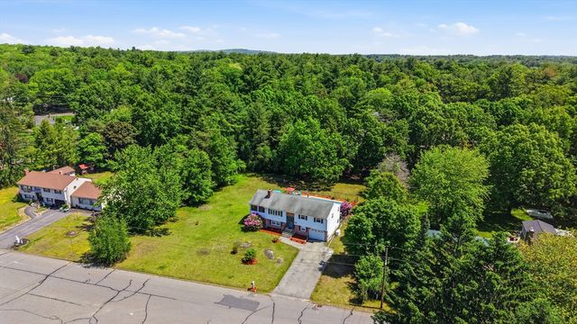 55 Burnham Rd, Billerica, MA 01862