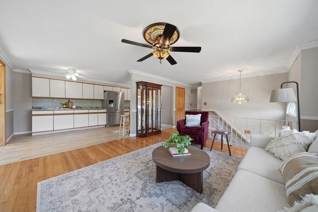 55 Burnham Rd, Billerica, MA 01862