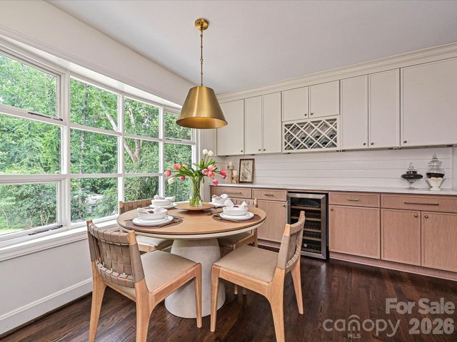 6654 Brookcrest Drive, Charlotte, NC 28210