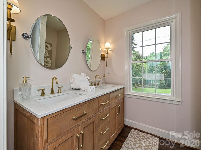 6654 Brookcrest Drive, Charlotte, NC 28210