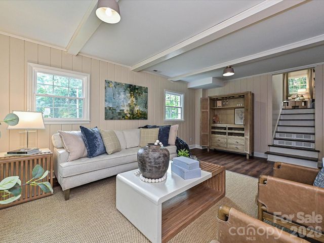 6654 Brookcrest Drive, Charlotte, NC 28210