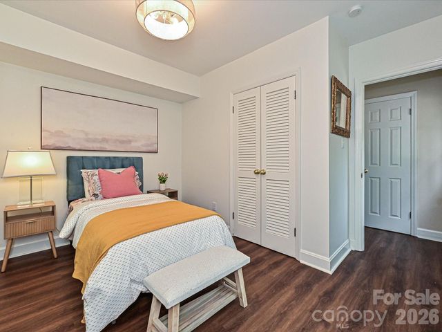6654 Brookcrest Drive, Charlotte, NC 28210