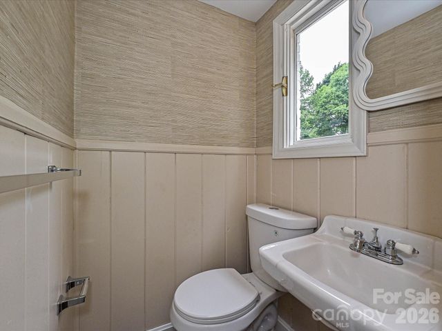 6654 Brookcrest Drive, Charlotte, NC 28210