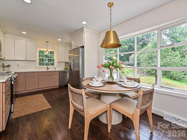 6654 Brookcrest Drive, Charlotte, NC 28210